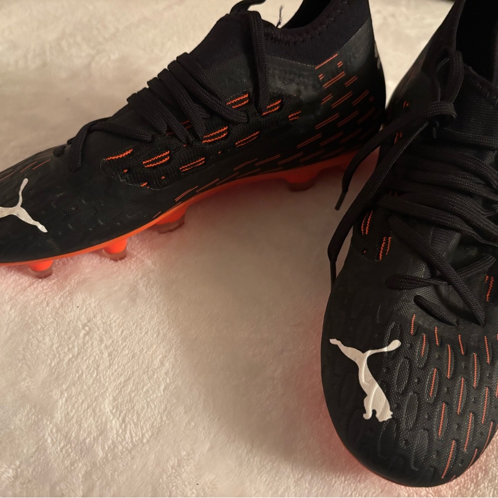Puma Men's Black and Orange Athletic Shoes